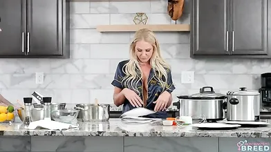 Stepmoms Creamy Dessert - S7:E4