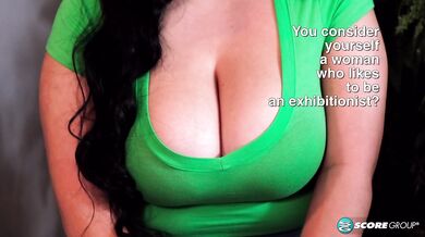 Julia Mendoza: Tit Chat
