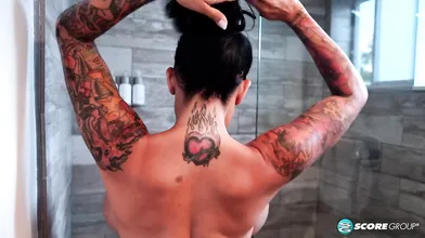 Meet Ricki Raxxx In The Shower