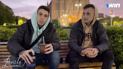 Two strangers on the street invited me to watch their superpower - super-hot har