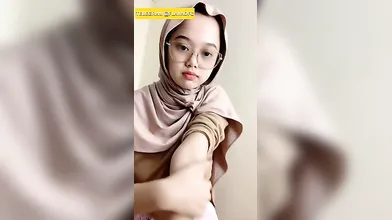 Hijab Girl Masturbating