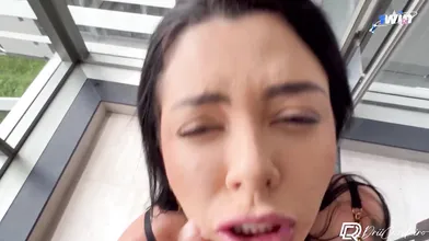 Amateur mummy Morena and her neighbor pulverize in the balcony of the apartment