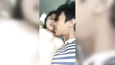 Desi Cute College Girl Giving Blowjob & Handjob To Bf's Dick In Car