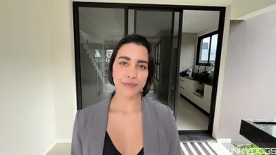 Con La Agente De Bienes Raices