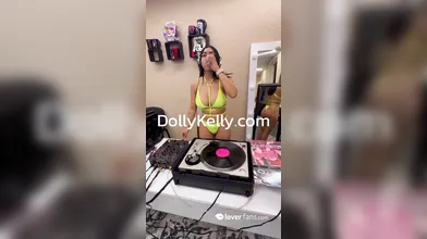Teen Latina Dj