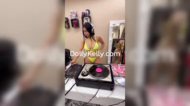 Teen Latina Dj
