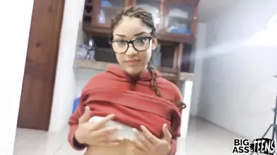 Une Demi-sur Vient Davoir 18 Ans Et Demande Sa Premire Vido Porno Demi-sur Accro Au Sexe Anal Petite Nana