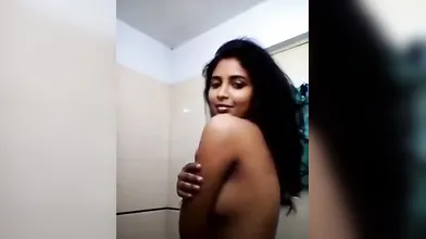 Gouthami reddy Gouthami sexy lanje showing boobs recording her selfie video
