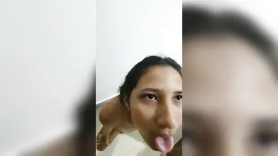 Desi Slim Girl Deepthrot