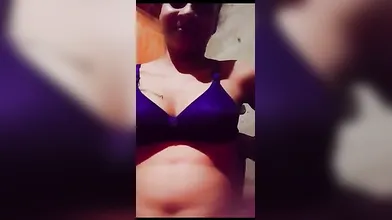Lankan Girl Showing Boob