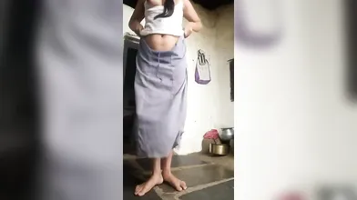 Desi Village Girl Showing Boob