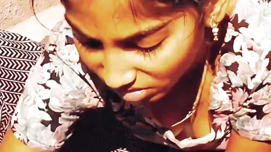 Mallu slim bhabhi cleavage