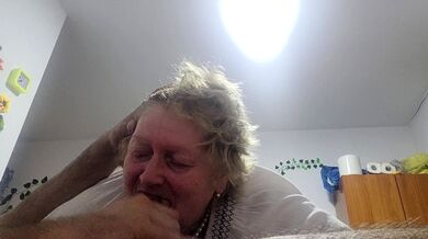 Granny Ã®mi Face O Muie BunÄ