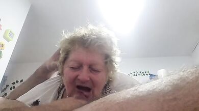 Granny Ã®mi Face O Muie BunÄ