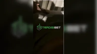 Ewe Kakak Saat Telponan