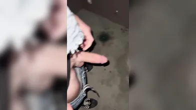Arrastou A Japa Pro Bandeiro Da Balada Pra Leitar Tudo Dentro Da Buceta