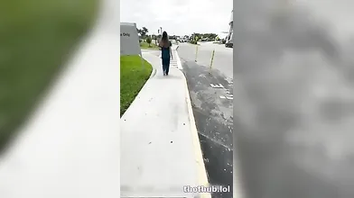 Comendo Fortemente A Loirinha No Estacionamento Do Hospital