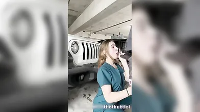 Comendo Fortemente A Loirinha No Estacionamento Do Hospital