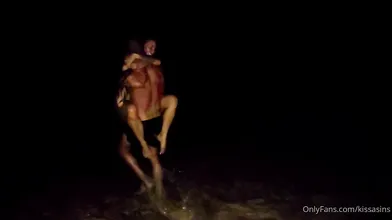 Esposinha Foi Dar Uma Volta Na Praia De Noite E Acabou Virando Marmita - Alexandra Cat