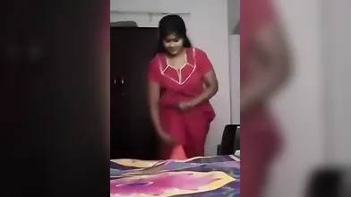 Mallu Chechi Nude Show To Lover On Video Call