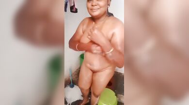Tamil Wife Bathing Captured
