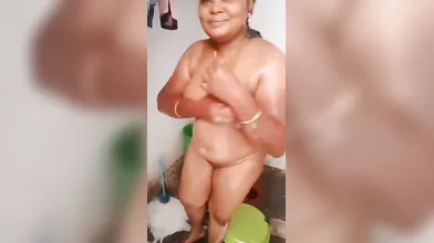 Tamil Wife Bathing Captured