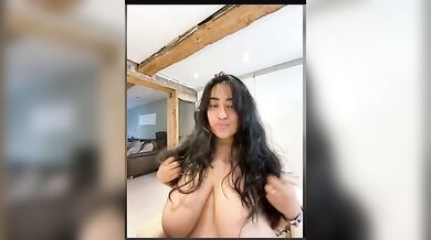 Alma Stripchat Live Show