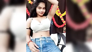 Husa-Malika Showing Boobs & Pussy On PRIVATE StripChat Show ~ With FACE