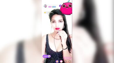 CUTE PRIYA Showing Boobs On Chamet Live ~ With FACE