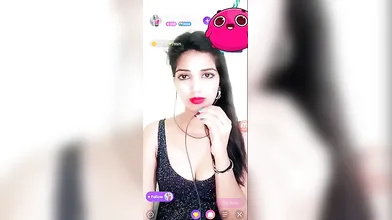 CUTE PRIYA Showing Boobs On Chamet Live ~ With FACE