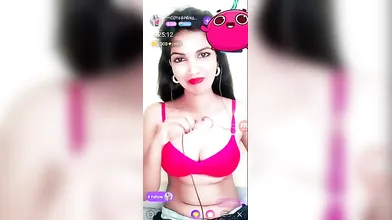 CUTE PRIYA Showing Boobs On Chamet Live ~ With FACE