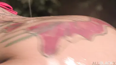 Halle Hayes' 1st Anal