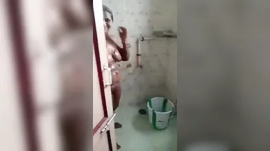 Tamil bhabi bathing