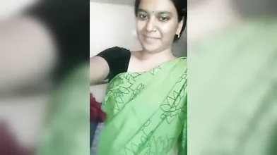 Mallu aunty dress change