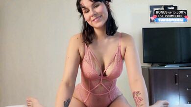 Long-legged Cumplay supplies hottest footjob - stunning XXX porn!