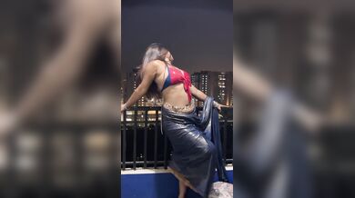 Desi latex saree kanumbo kunna tholich urakkan thonnum