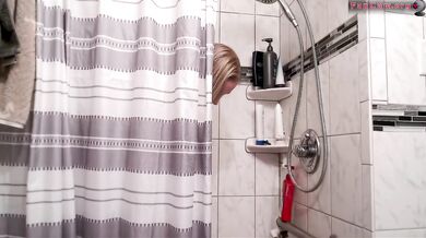Homemade American Couple Fucking Under The Shower On Webcam