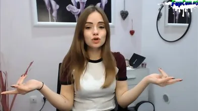 Sexy Amateur Teen Stripping And Twerking On Webcam