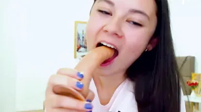 Cute Homemade Amateur Teen With Big Tits Fucking Herself On Webcam