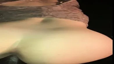 Une Belle Femme Bouge Rapidement Sur Sa Grosse Bite Noire