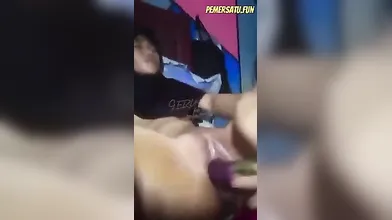 Bocil Hijab Colmek Pakai Terong Dirumah Sampai Becek