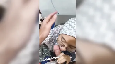 Kompilasi Mahasiswi Berhijab Kulum Kontol Pacar Dikampus