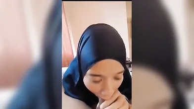 Tante Hijab Ukhti Sepong Kontol Ponakan Crot Dimulut