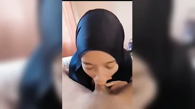 Tante Hijab Ukhti Sepong Kontol Ponakan Crot Dimulut