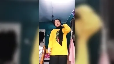 Neng Tika Jilbab Hobinya Ngocok Memek