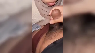 Kakak Hijab Ketagihan Kontol Adik