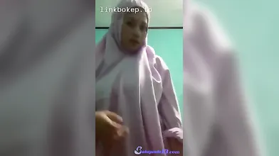 Kakak Hijab Colmek Dikamar Mandi Sampai Crot