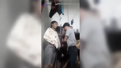 YANG LAGI VIRAL NGENTOT SAMA PONAKAN DIGUDANG