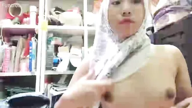 Hijab Bugil Colmek Sampai Crot