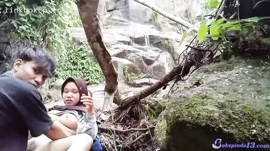 Abg Hijab Pramuka Ngentot Di Air Terjun